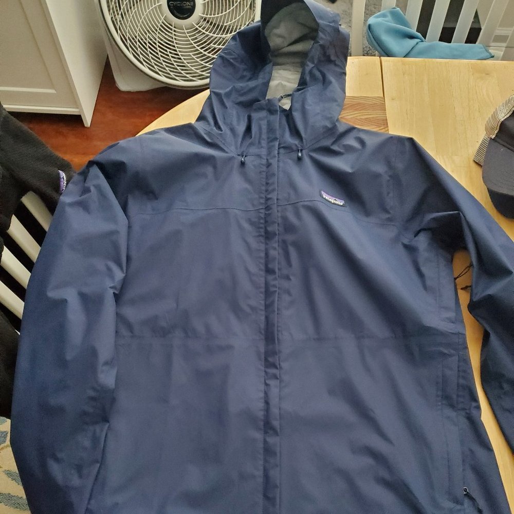 Patagonia Navy Blue Torrentshell rain coat